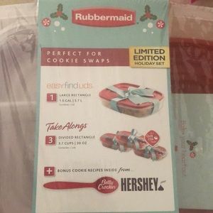 Rubbermaid 8 piece set.